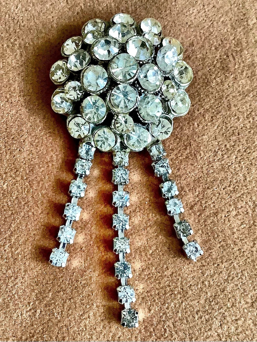 Rhinestone Dangle Brooch in Silver Like New